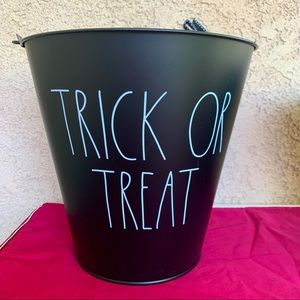 NEW 2022 Black Rae Dunn Halloween Metal Pail Bucket TRICK OR TREAT 9 inch